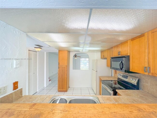 Building Photo - 5235 SW 40th Ave