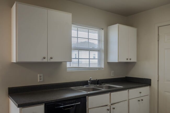 Building Photo - 5005 Scotch Pine Ave