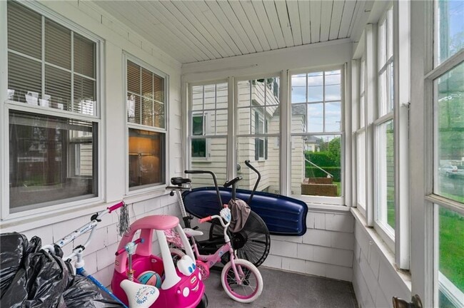 Building Photo - 44 Bedlow Ave