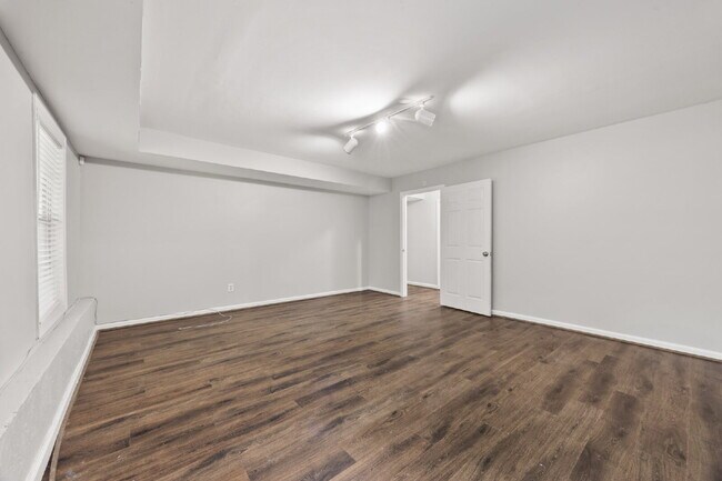 Building Photo - Spacious 3BR/3BA + 2 Bonus Rooms | $2,500/...