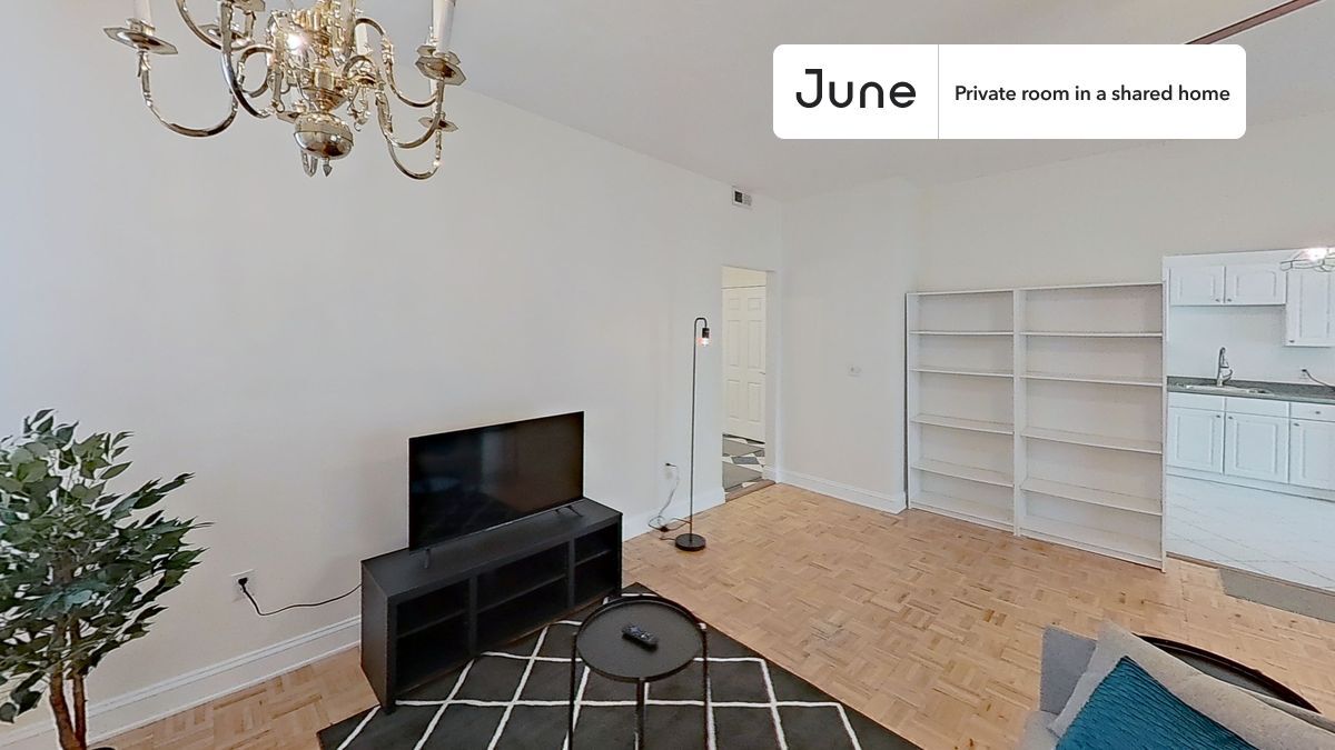 Building Photo - Room in Shared 3 bed/1 bath home