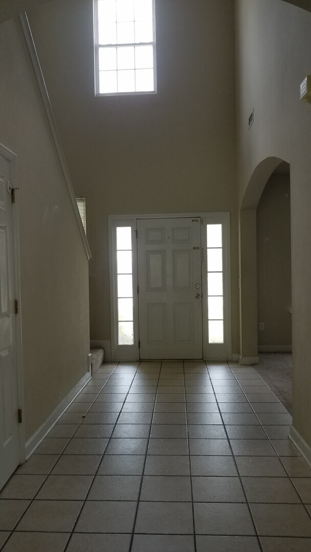 Building Photo - Lovely 4 BR/2.5 BA in Avalon -  FRESH paint, BRAND NEW flooring, FOUR bedrooms and a FENCED yard!!