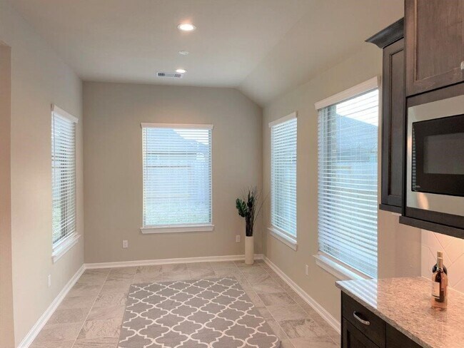 Building Photo - 8426 Bay Orchard Dr