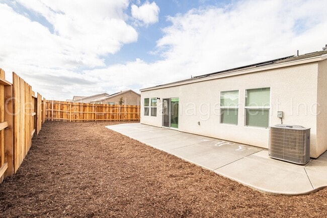 Building Photo - 4 Bedroom/2 Bath Home with Paid Solar in the Southwest - $2545 Per Month!