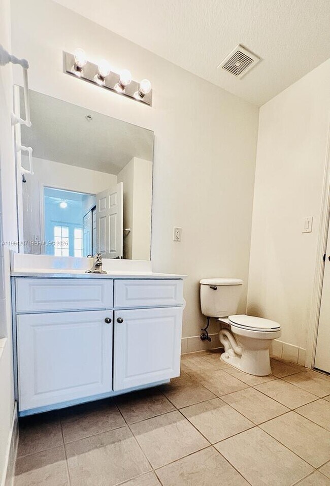 Building Photo - 1209 Main St