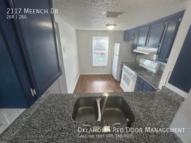 Building Photo - 2117 Meench Dr