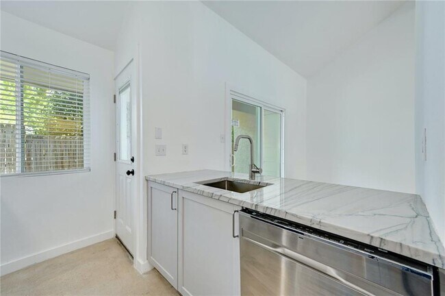 Building Photo - 1502 Bridgeway Dr