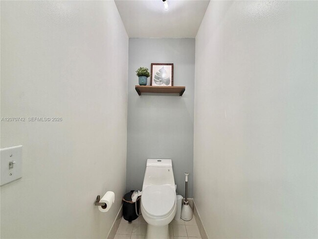 Building Photo - 415 NW 165th Ave