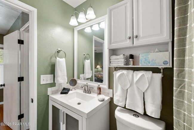 Building Photo - 805 Canyon Dr