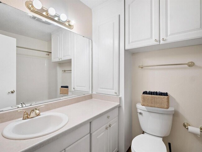 Building Photo - 3513 Westchester Ave