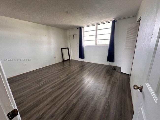 Building Photo - 12590 NE 16th Ave