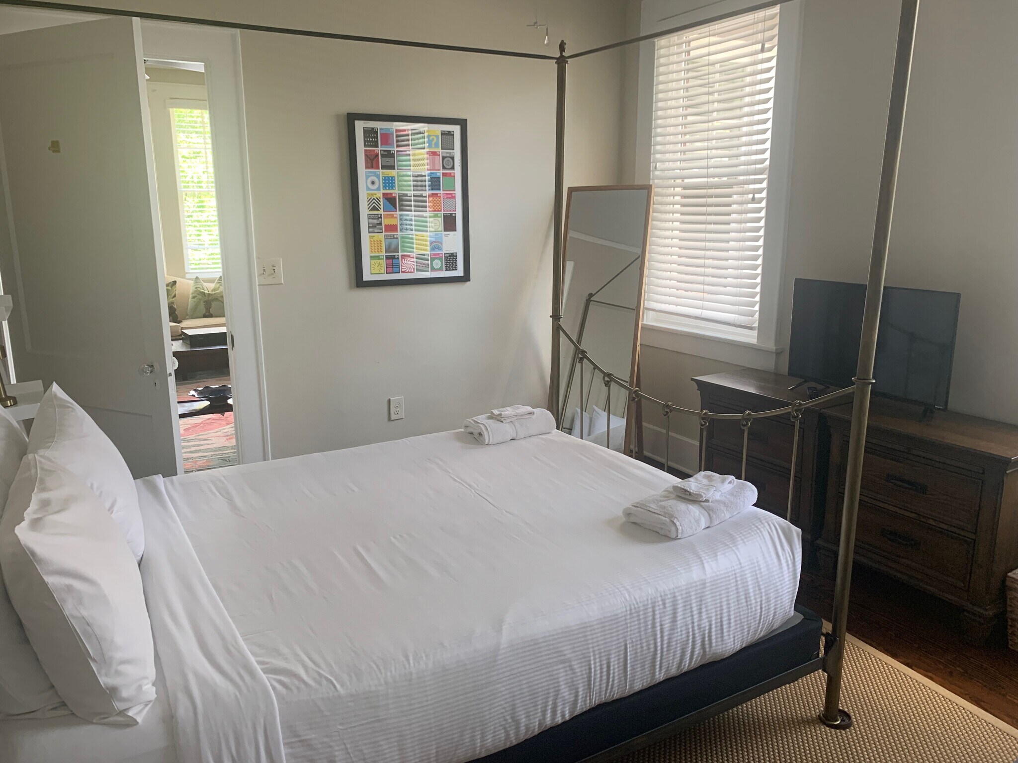 Queen Bedroom - 309 E 34th St