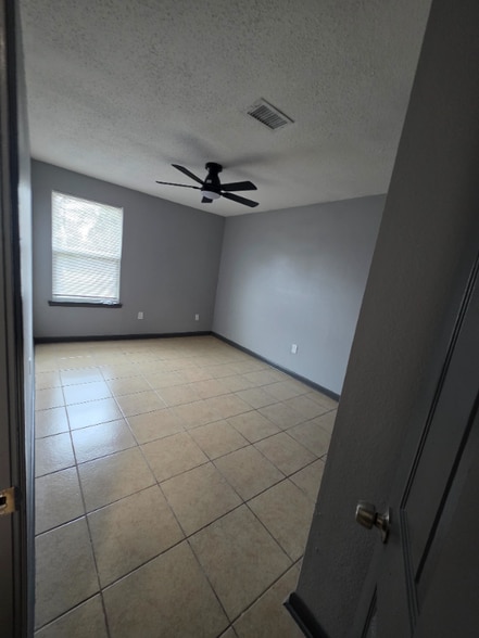 Building Photo - 7819 Sail St