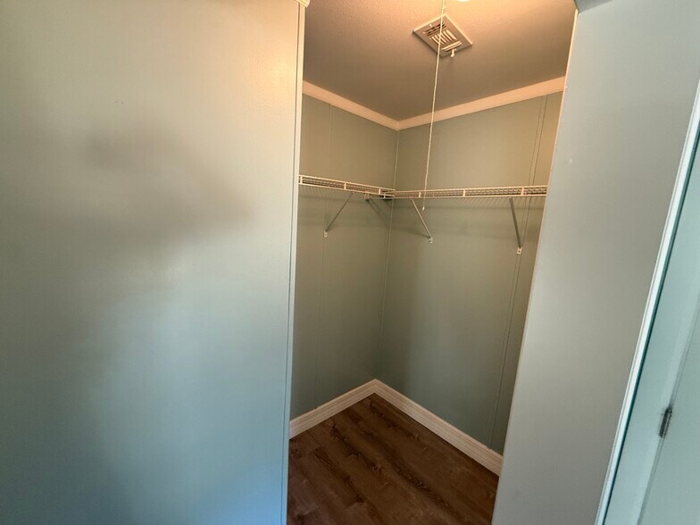 Building Photo - 128 Park Blvd