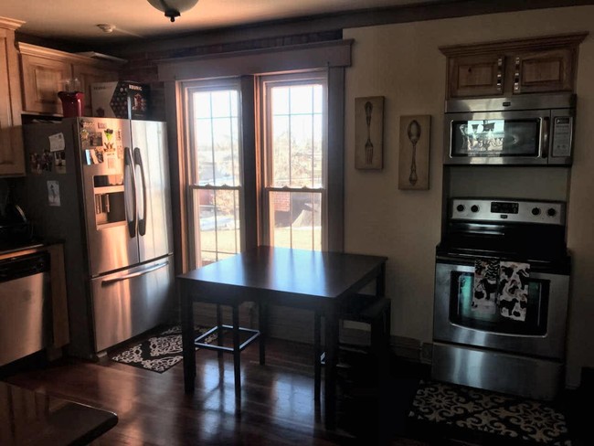 stove and refrigerator - 112 Colorado Ave