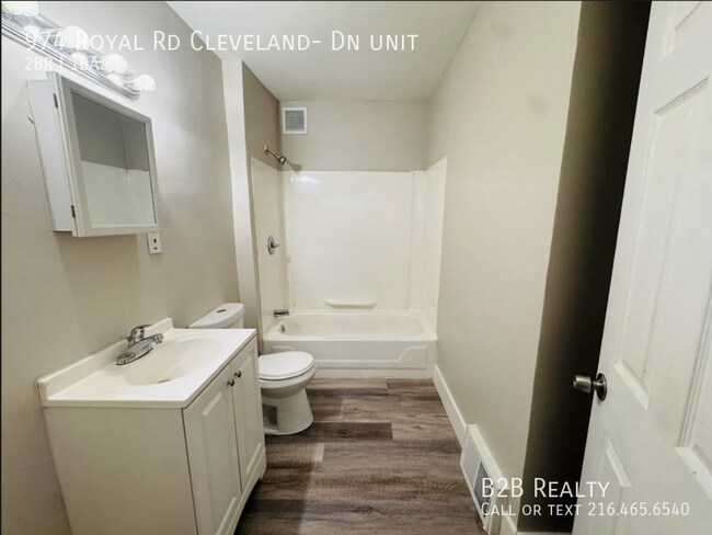 Building Photo - 974 Royal Rd