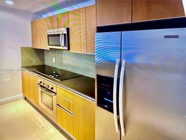 Building Photo - 1050 Brickell Ave