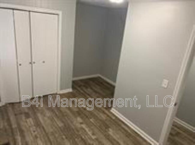 Building Photo - 205 Porter St SW