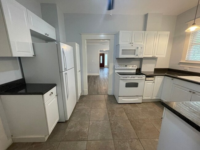 Building Photo - Nice 2/1 House in Old East Rome- $1,295
