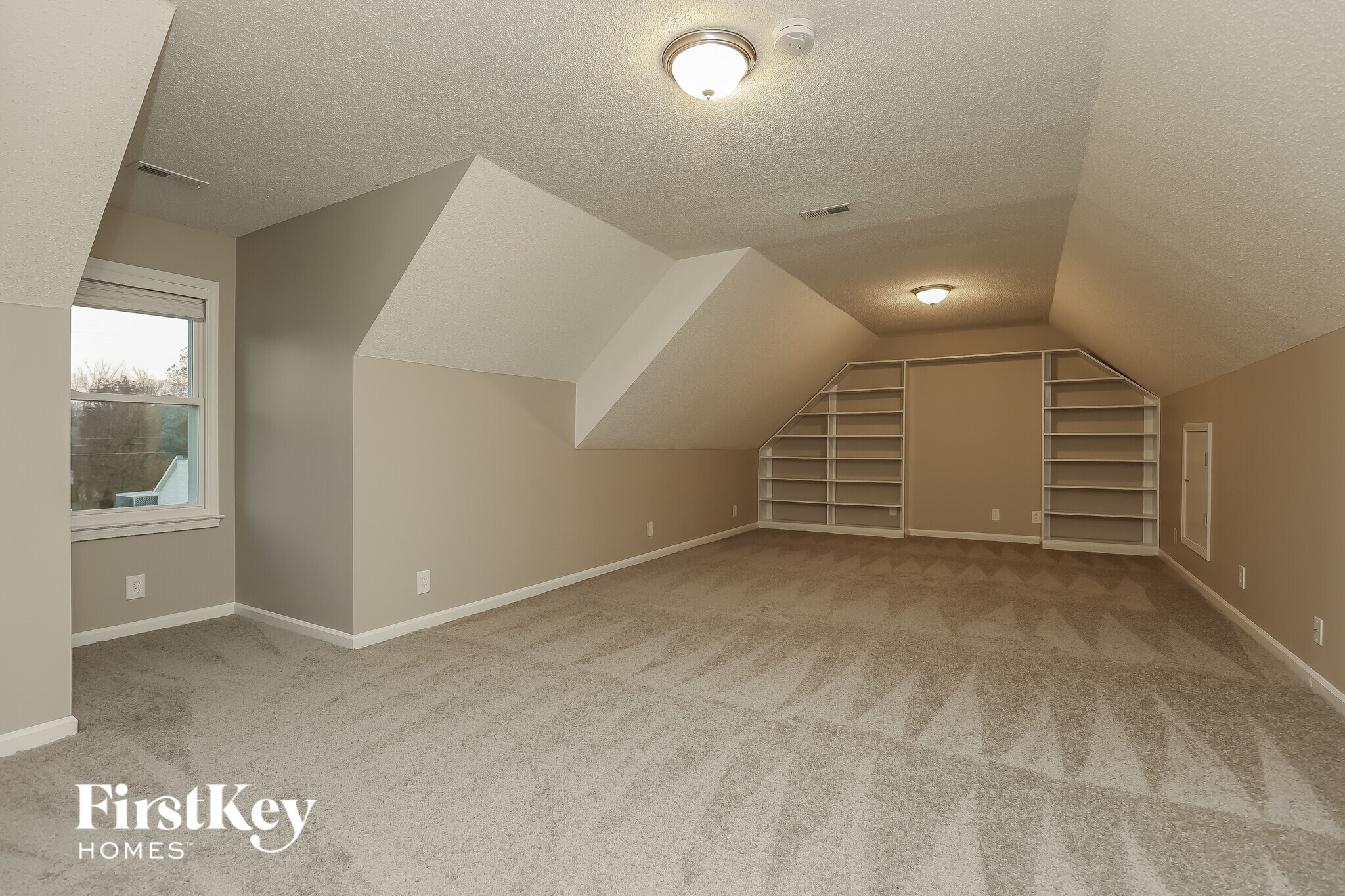 Building Photo - 161 Shady Maple Dr