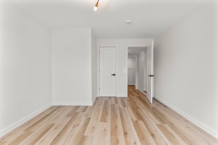 Building Photo - 431-431 N Main St