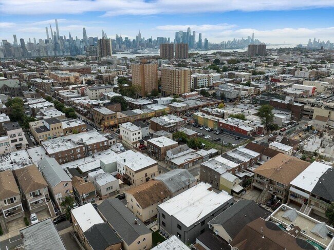 Building Photo - 526 64th St