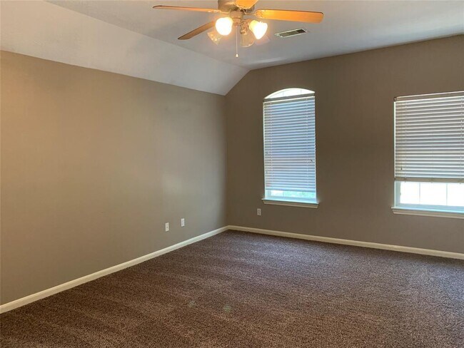 Building Photo - 3504 White Oak Point Dr