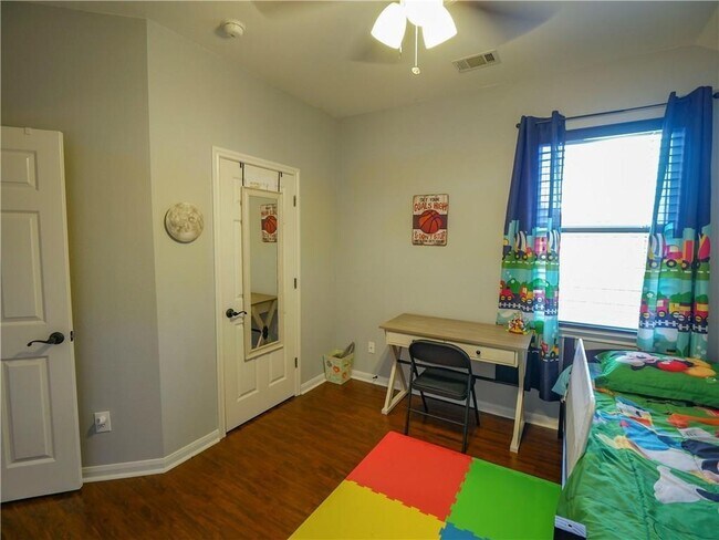 Building Photo - 702 S Frontier Ln