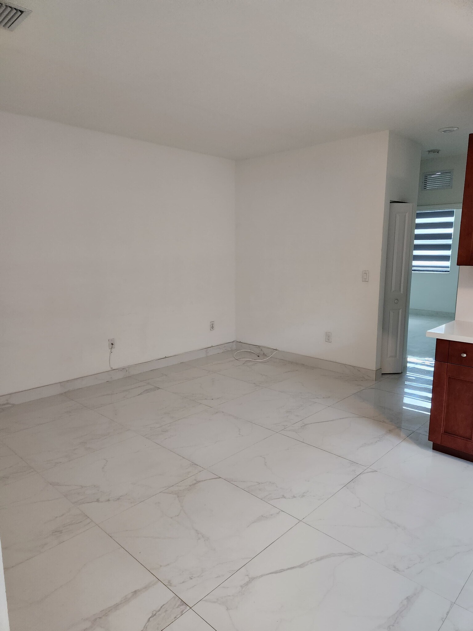 Building Photo - 212 SE 23rd Ter