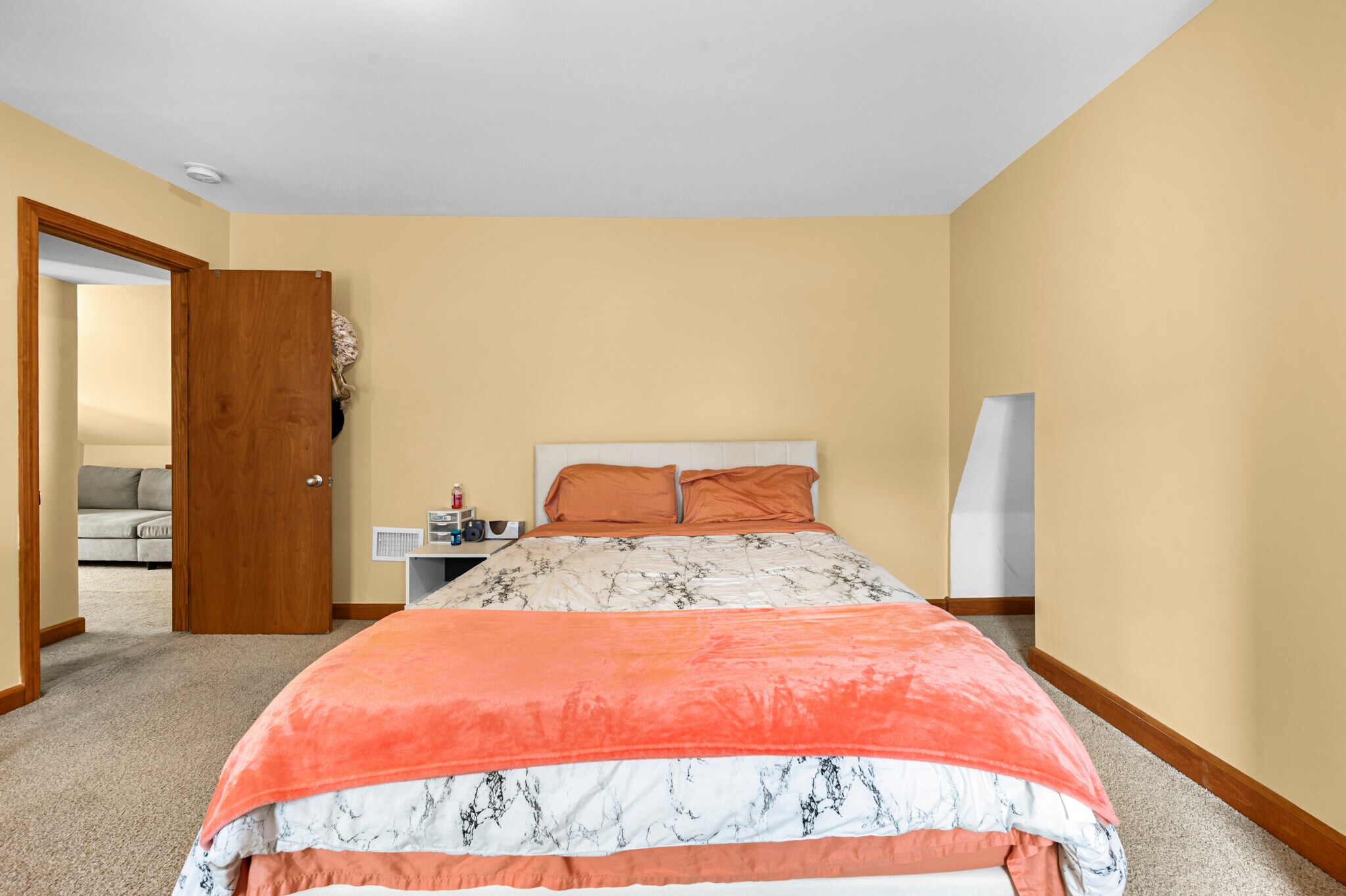 Building Photo - 50 Temple St