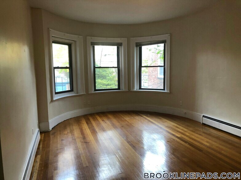 Building Photo - 1728 Beacon St