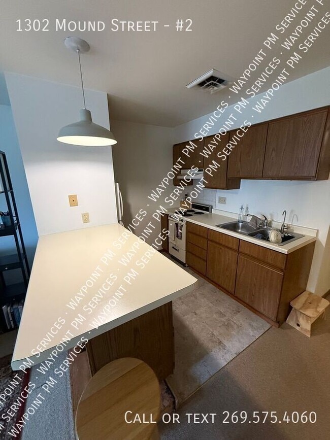 Building Photo - 1302 Mound St