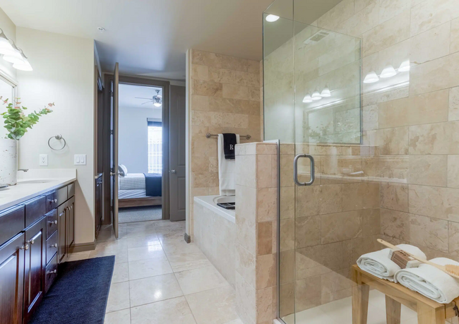 Building Photo - Your New Home Comes with 2 Weeks Free & $500!