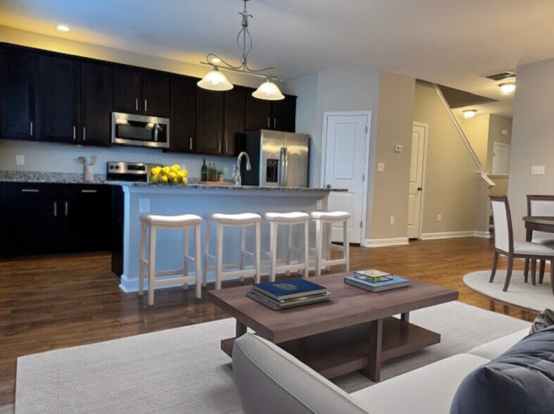 Building Photo - 1105 Courage Ct