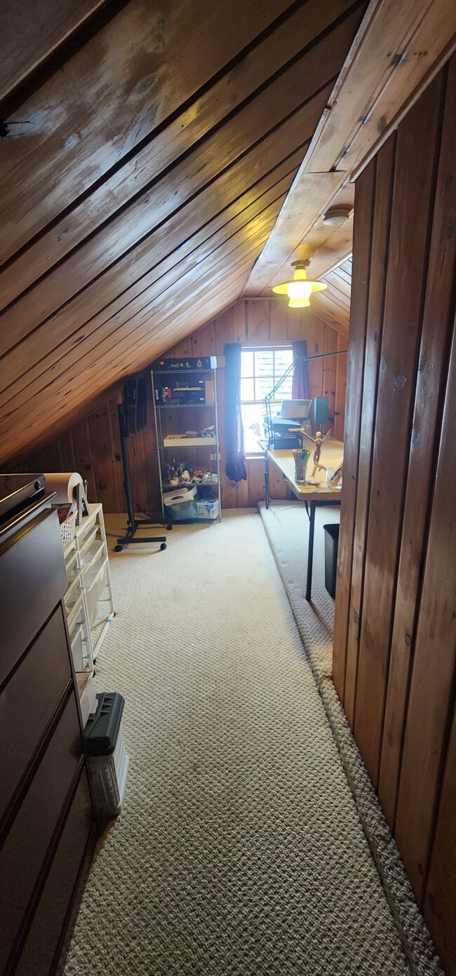 Bright loft space ideal for a home office or creative use. - 2923 Arthur St NE