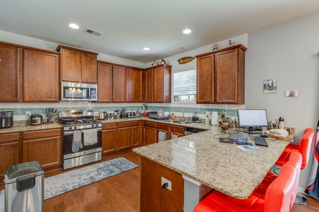 Building Photo - 456 Edenhall Dr