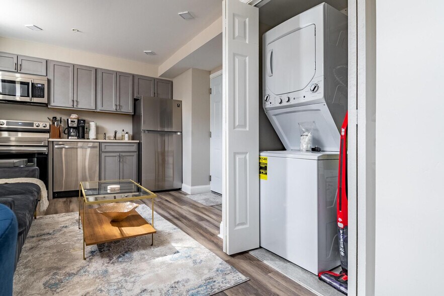 Building Photo - 708 North Carolina Ave SE