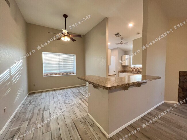 Building Photo - 3 BEDROOM 2 BATH IN HEART OF CHANDLER WITH...