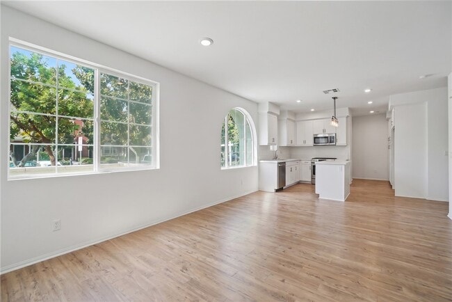 Building Photo - 15967 W Preserve Loop