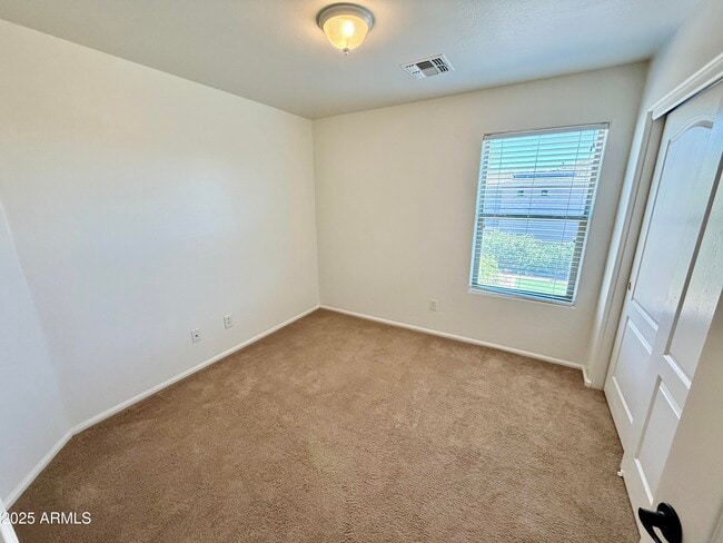Building Photo - 40812 W Thornberry Ln