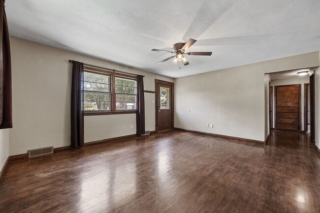 Building Photo - Single Family Home On Convenient, Quiet St...