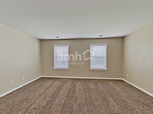 Building Photo - 2581 Douglas Ln
