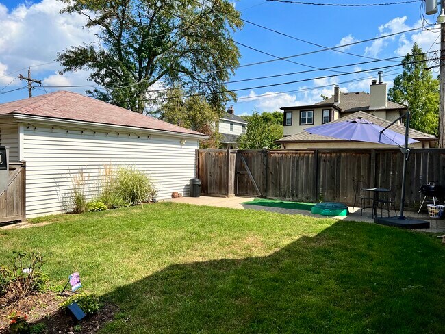 Building Photo - 940 N Oak Park Ave