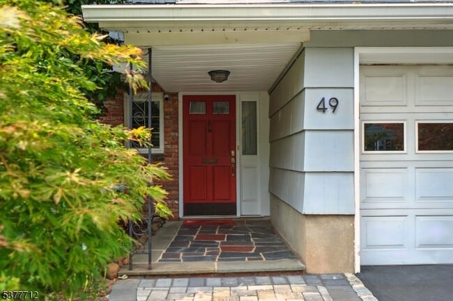 Building Photo - 49 Canoe Brook Pkwy