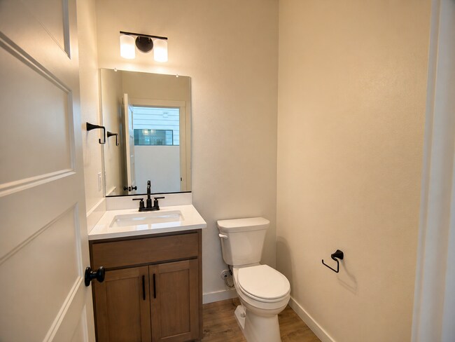Building Photo - 10112 NE 45th Ct