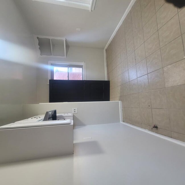 Building Photo - 13500 Crossburn Ave