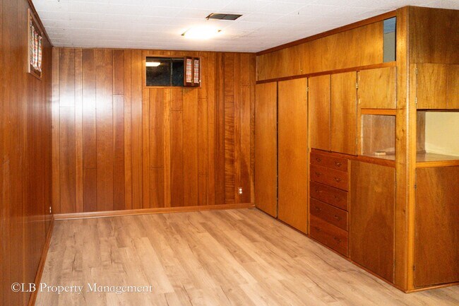 Building Photo - 1303 Lipan Dr