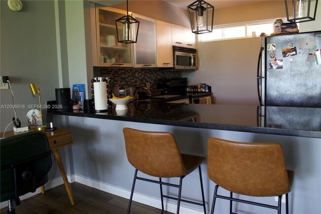 Building Photo - 650 NE 64th St