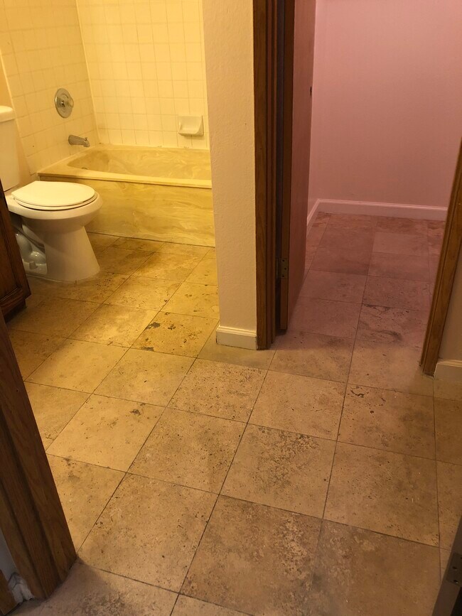 Building Photo - 5203 Caliente St