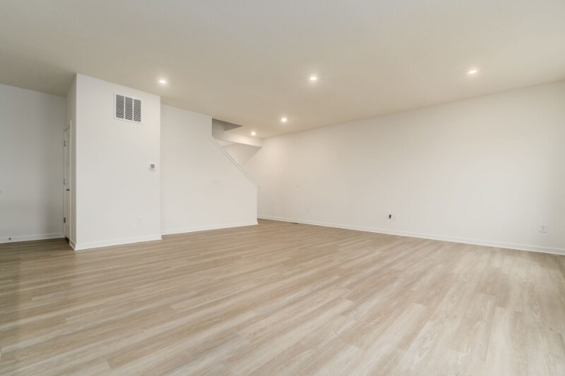 Building Photo - 2816 Horsham Dr